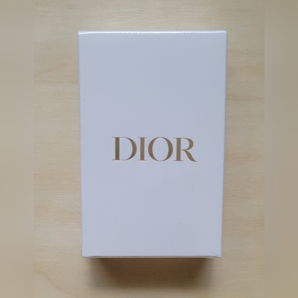 DIOR Luxury Bundle!  Book, Dustbag, Keychain/Bagcharm, Playing Cards - Picture 6 of 15